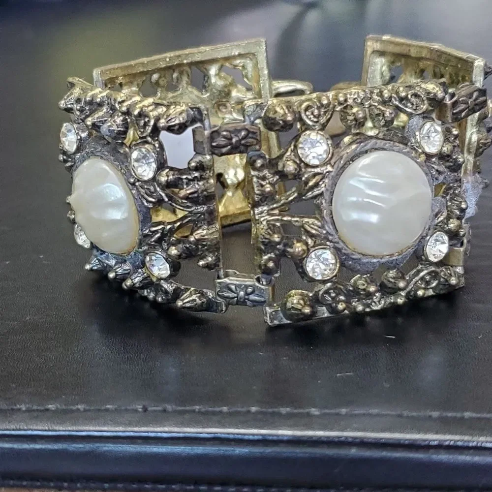 Vintage gold tone chunky bracelet 7